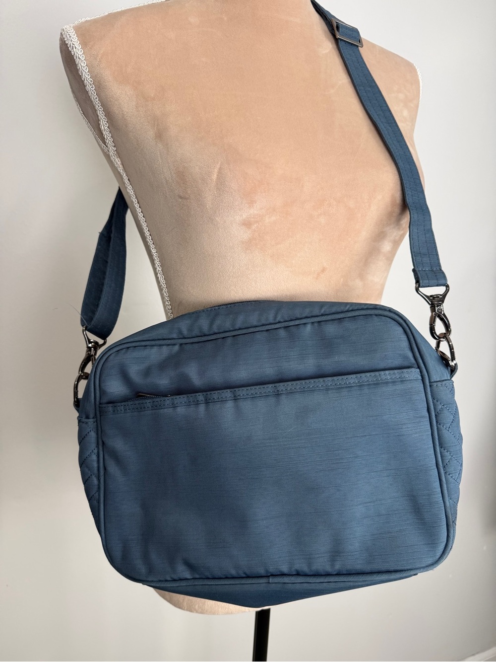 lug Quilted Navy Blue Crossbody Bag - Picture 5 of 6